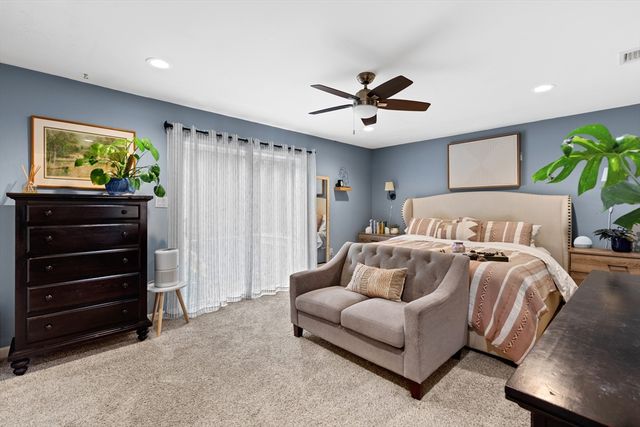24 Moon Compass Ln, Sandwich, MA 02563