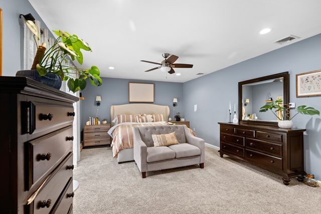 24 Moon Compass Ln, Sandwich, MA 02563