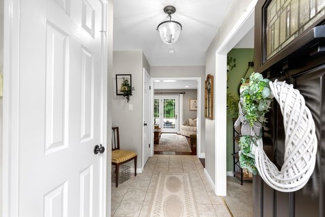 24 Moon Compass Ln, Sandwich, MA 02563