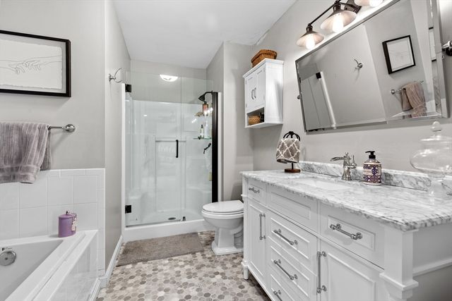 24 Moon Compass Ln, Sandwich, MA 02563