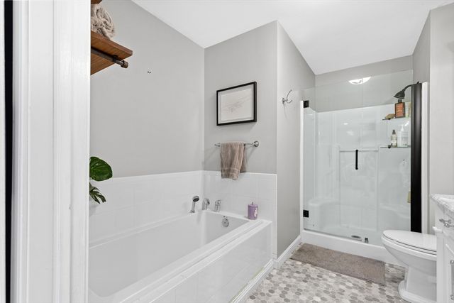 24 Moon Compass Ln, Sandwich, MA 02563