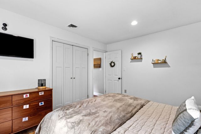 24 Moon Compass Ln, Sandwich, MA 02563