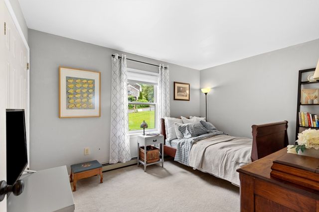 24 Moon Compass Ln, Sandwich, MA 02563