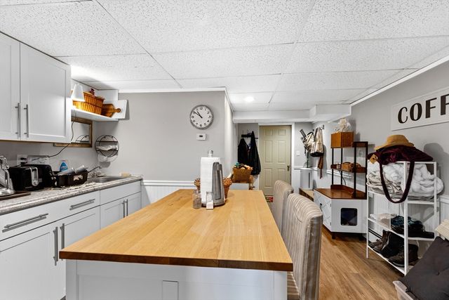 24 Moon Compass Ln, Sandwich, MA 02563