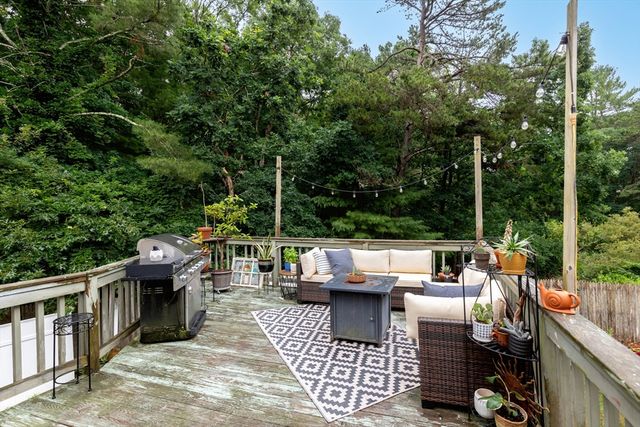 24 Moon Compass Ln, Sandwich, MA 02563