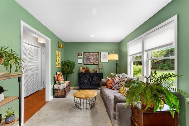 24 Moon Compass Ln, Sandwich, MA 02563