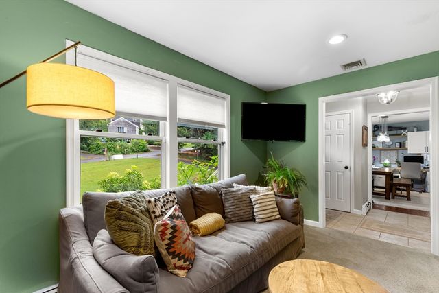 24 Moon Compass Ln, Sandwich, MA 02563