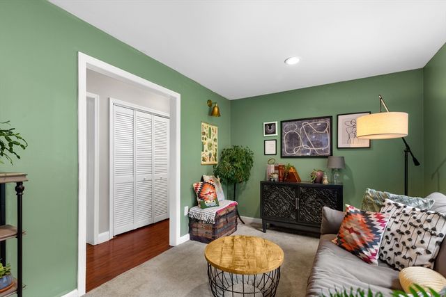24 Moon Compass Ln, Sandwich, MA 02563