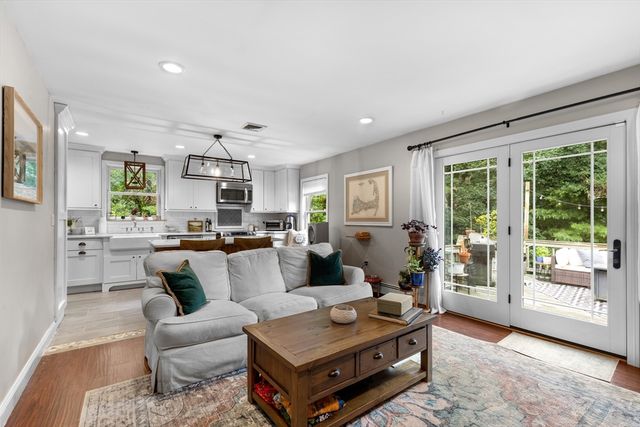 24 Moon Compass Ln, Sandwich, MA 02563