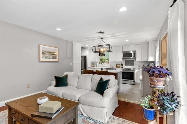 24 Moon Compass Ln, Sandwich, MA 02563