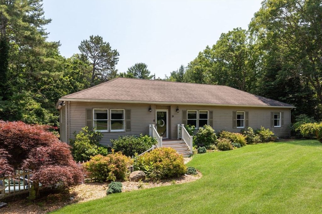 24 Moon Compass Ln, Sandwich, MA 02563