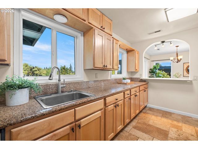 9744 Sw VIEW Ter, Tigard, OR 97224