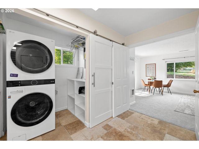 9744 Sw VIEW Ter, Tigard, OR 97224