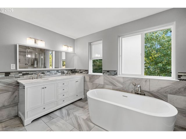9744 Sw VIEW Ter, Tigard, OR 97224