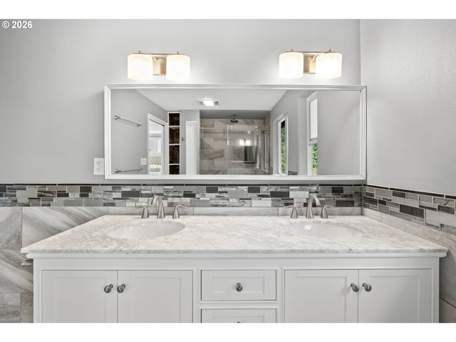9744 Sw VIEW Ter, Tigard, OR 97224