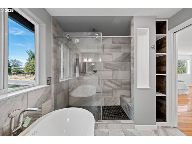 9744 Sw VIEW Ter, Tigard, OR 97224
