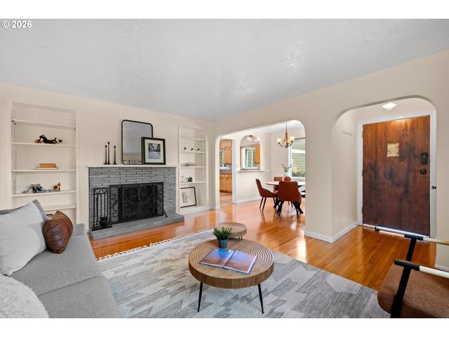 9744 Sw VIEW Ter, Tigard, OR 97224