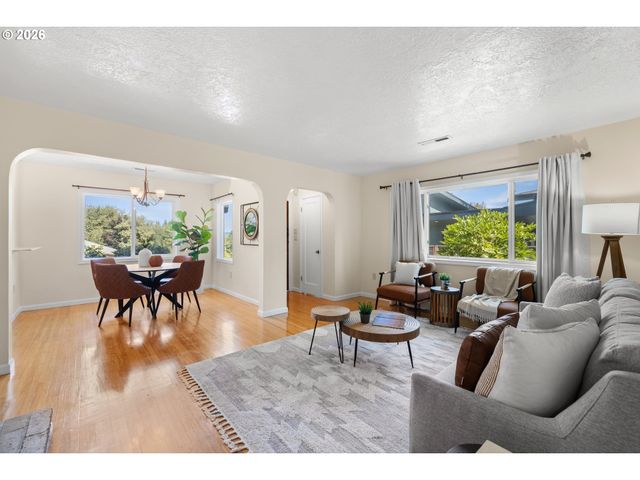 9744 Sw VIEW Ter, Tigard, OR 97224