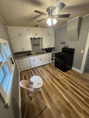 320 W Marshfield Street, Hartville, MO 65667