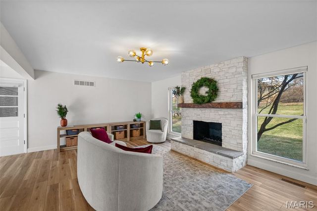 14121 Parliament Drive, Chesterfield, MO 63017