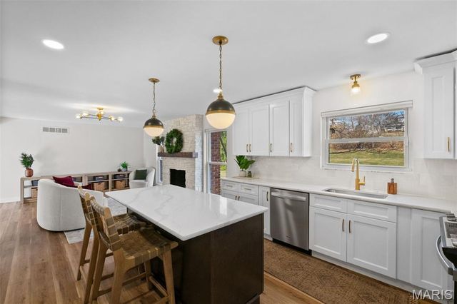 14121 Parliament Drive, Chesterfield, MO 63017