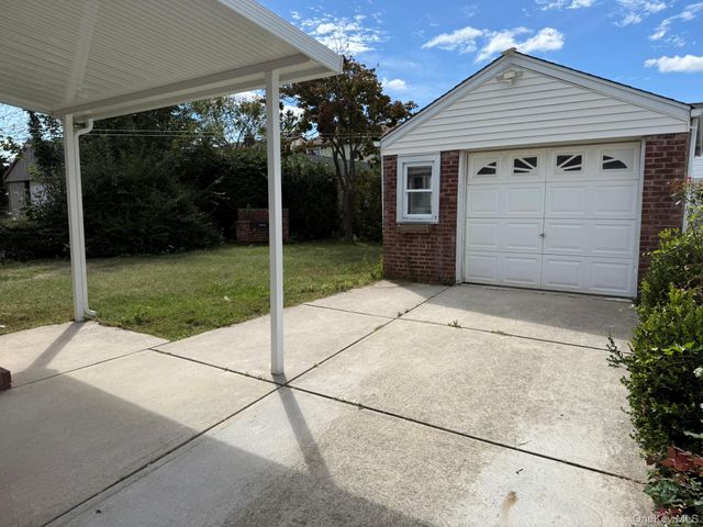 375 Latham Road, Mineola, NY 11501
