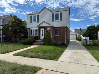 375 Latham Road, Mineola, NY 11501