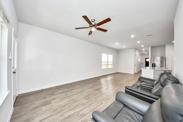 68 Valiant Ridge Trail, Magnolia, TX 77354