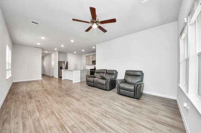 68 Valiant Ridge Trail, Magnolia, TX 77354