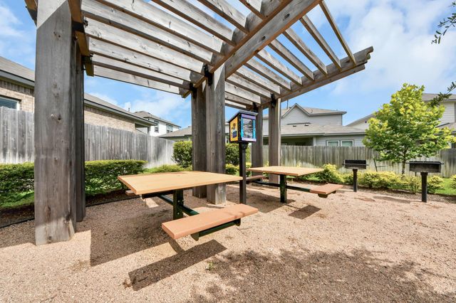 68 Valiant Ridge Trail, Magnolia, TX 77354