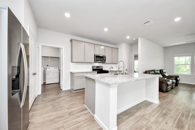 68 Valiant Ridge Trail, Magnolia, TX 77354