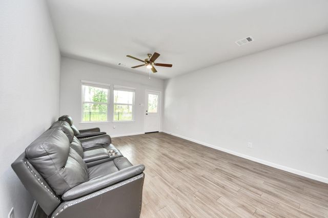 68 Valiant Ridge Trail, Magnolia, TX 77354