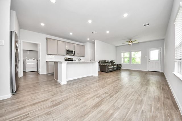 68 Valiant Ridge Trail, Magnolia, TX 77354