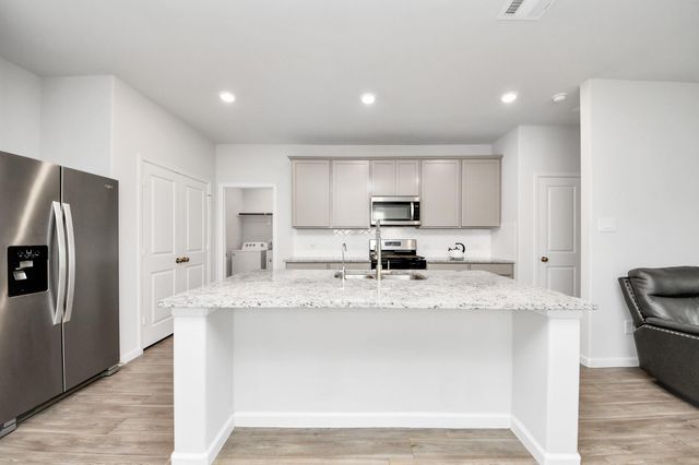 68 Valiant Ridge Trail, Magnolia, TX 77354