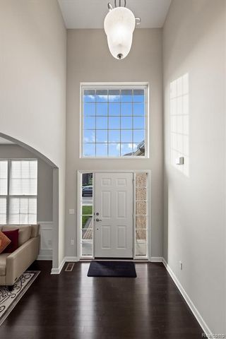 4882 E Stonegate Circle, Lake Orion, MI 48359