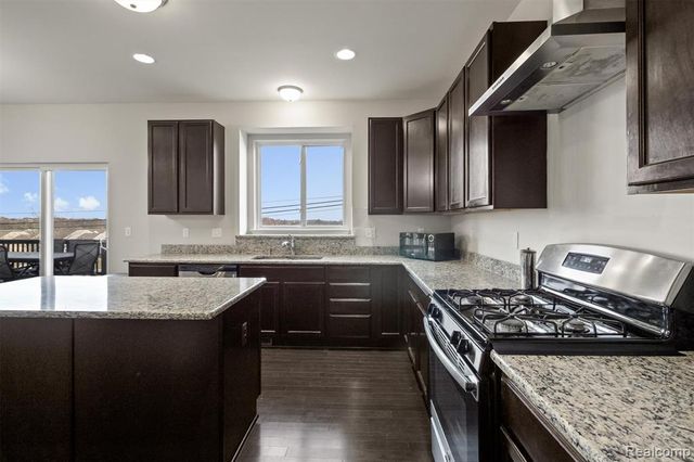 4882 E Stonegate Circle, Lake Orion, MI 48359