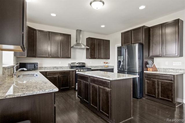 4882 E Stonegate Circle, Lake Orion, MI 48359