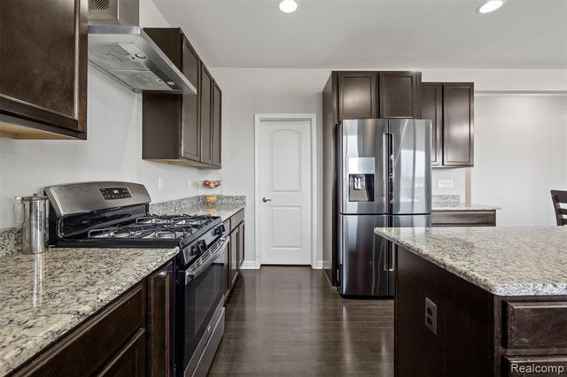 4882 E Stonegate Circle, Lake Orion, MI 48359