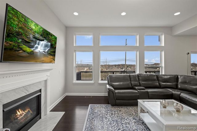 4882 E Stonegate Circle, Lake Orion, MI 48359