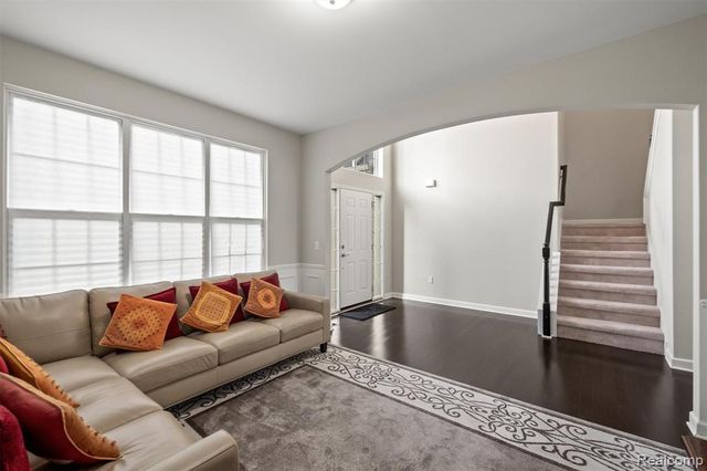 4882 E Stonegate Circle, Lake Orion, MI 48359