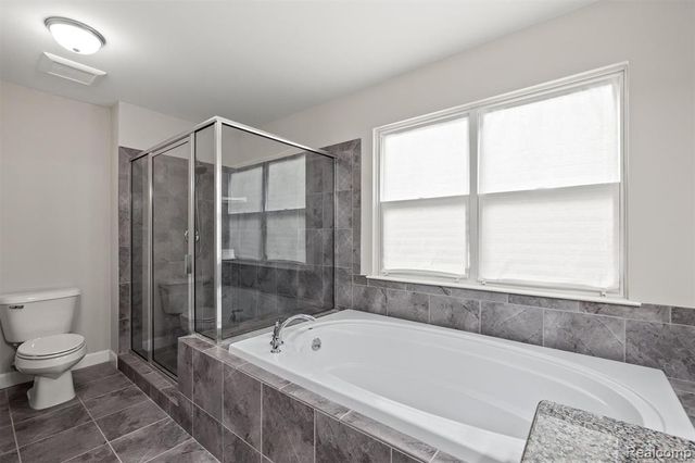 4882 E Stonegate Circle, Lake Orion, MI 48359