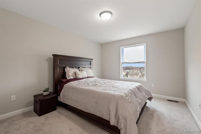 4882 E Stonegate Circle, Lake Orion, MI 48359