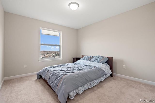 4882 E Stonegate Circle, Lake Orion, MI 48359