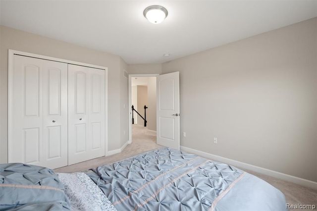 4882 E Stonegate Circle, Lake Orion, MI 48359