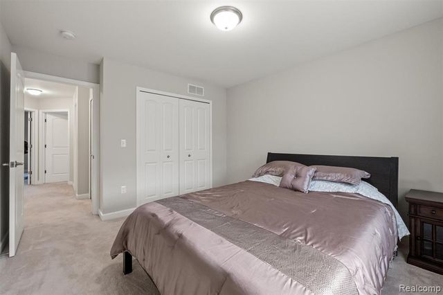 4882 E Stonegate Circle, Lake Orion, MI 48359