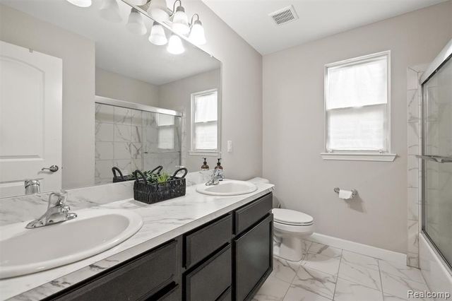 4882 E Stonegate Circle, Lake Orion, MI 48359