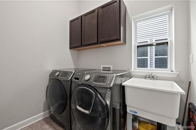 4882 E Stonegate Circle, Lake Orion, MI 48359