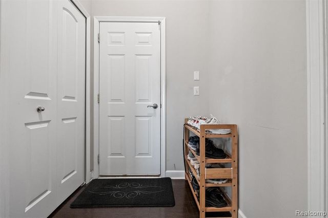 4882 E Stonegate Circle, Lake Orion, MI 48359