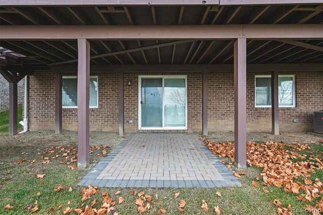 4882 E Stonegate Circle, Lake Orion, MI 48359