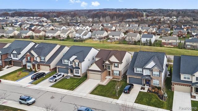 4882 E Stonegate Circle, Lake Orion, MI 48359